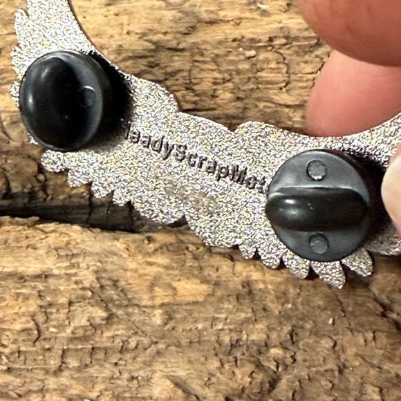 Grateful Dead NSFW Booty Wings Pin #34/50 – Funny Limited Edition Adult Humor - Picture 2 of 2